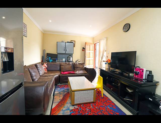 6 BEDROOM HOUSE FOR SALE IN WESTDENE